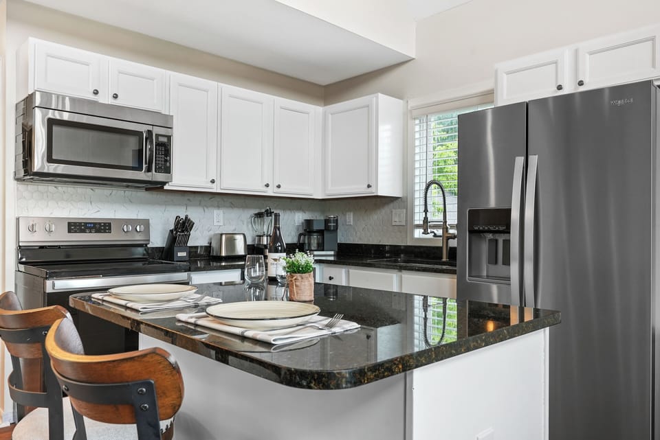 FULLY LOADED KITCHEN w/ stainless steel appliances, Island & 2 bar swivel chairs