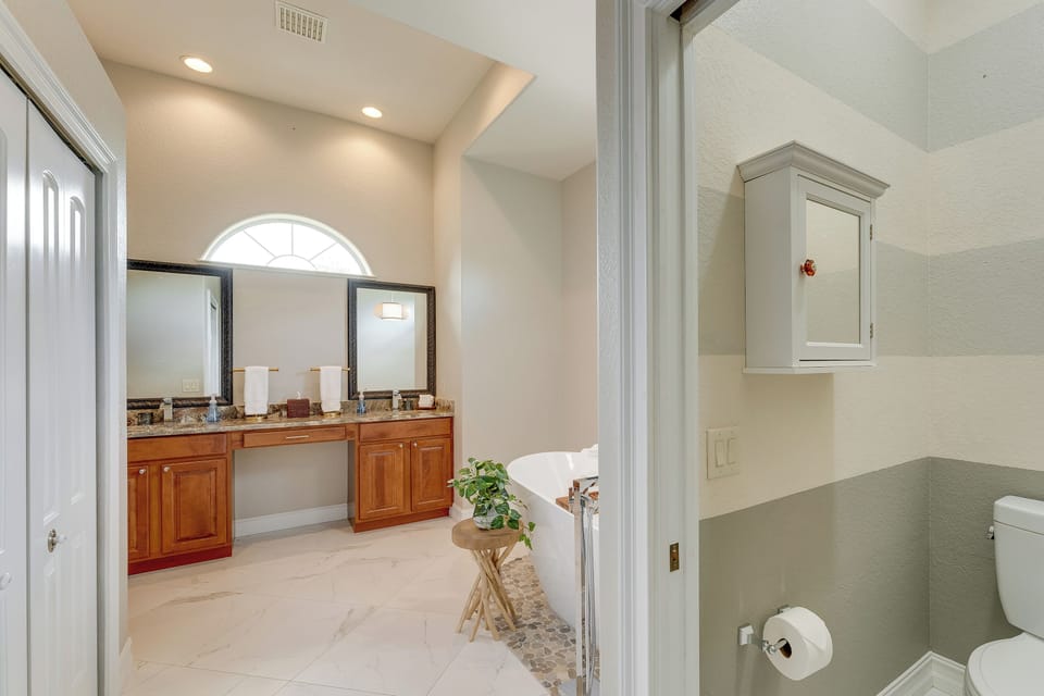 En-Suite Bathroom | Towels Provided