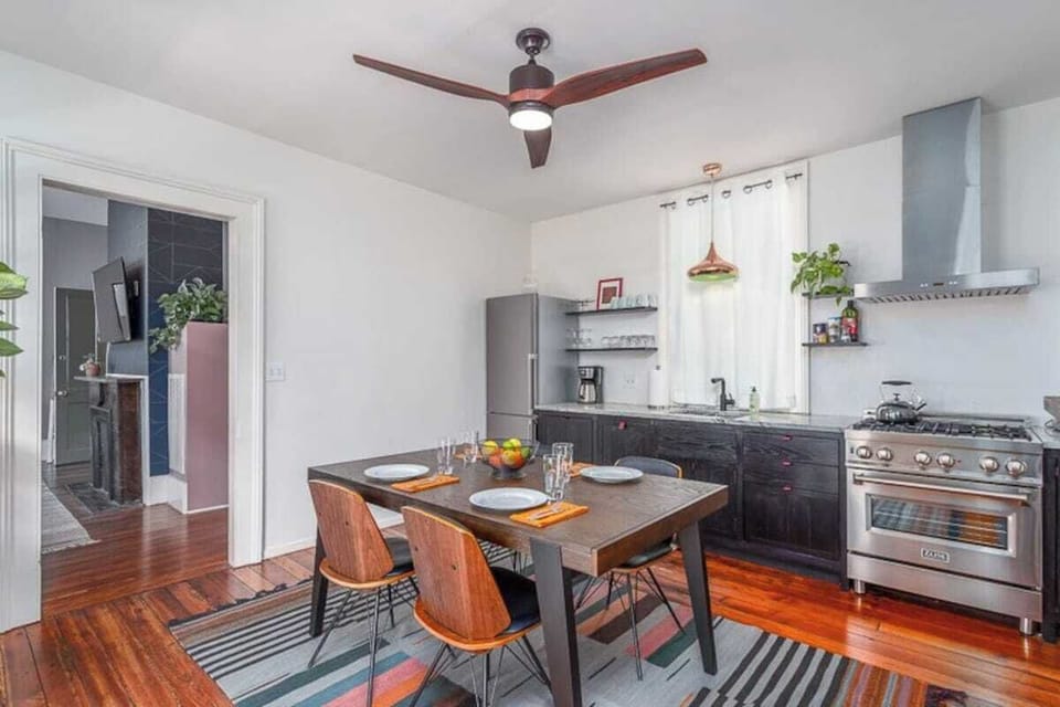 Fully equipped kitchen with everything you need to cook a meal 