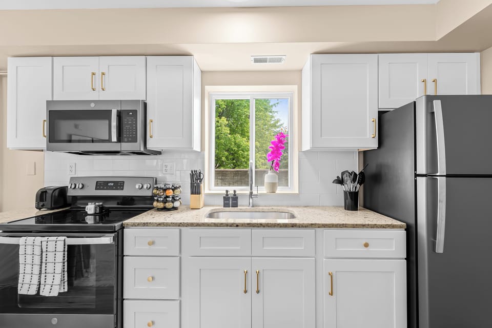 This kitchen is the perfect place to create delicious meals for your family and friends.