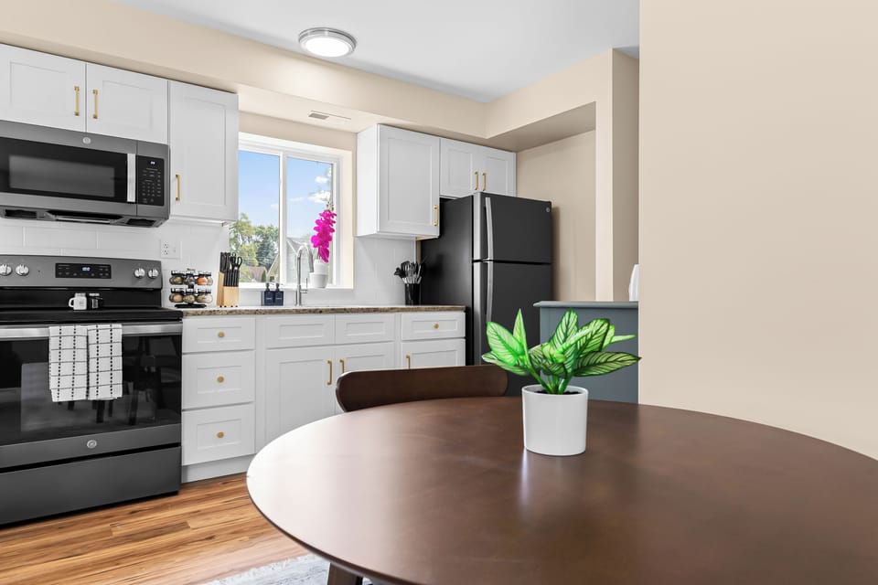 This kitchen is the perfect place to cook up a storm, or simply enjoy a cup of coffee and read a book. The potted plant adds a touch of personality and makes the space feel more inviting.