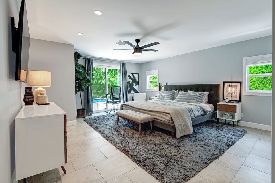 MAIN BEDROOM