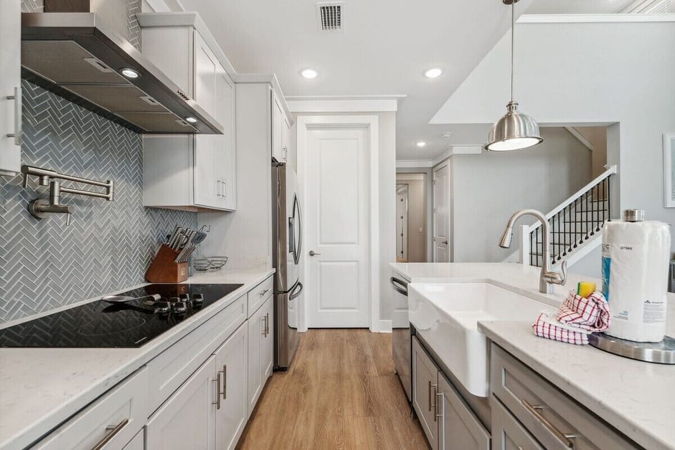Fully applianced kitchen