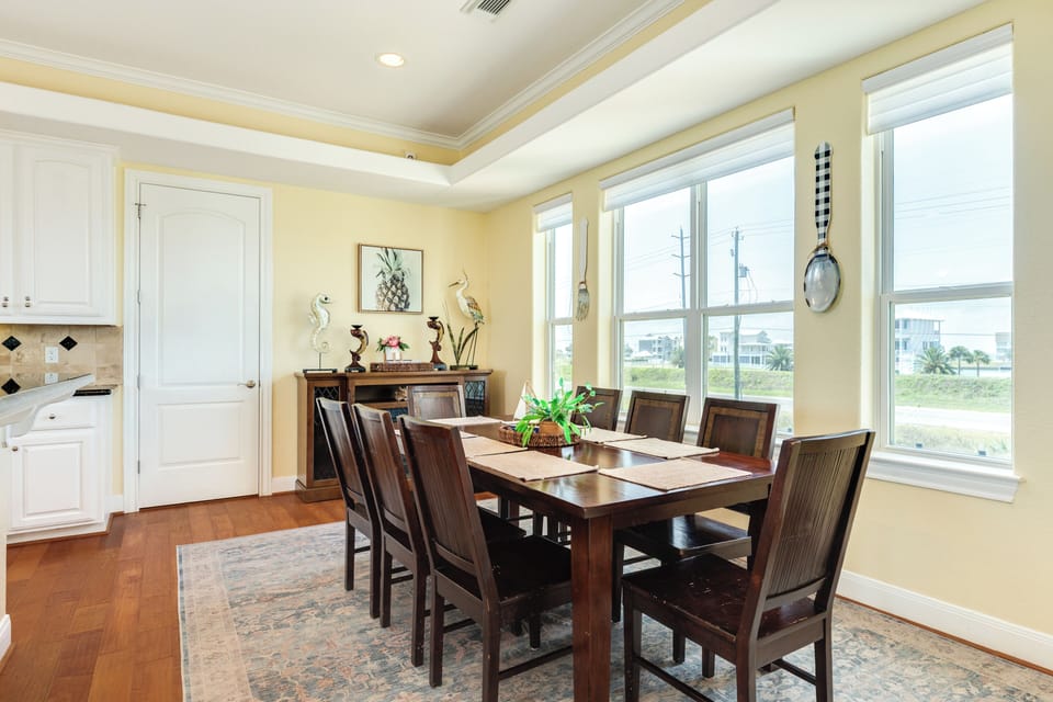 A great spot to enjoy breakfast, or secondary seating for large family get togethers