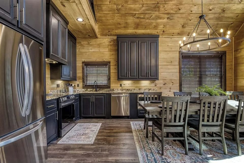 Almost Paradise's kitchen and dining area
