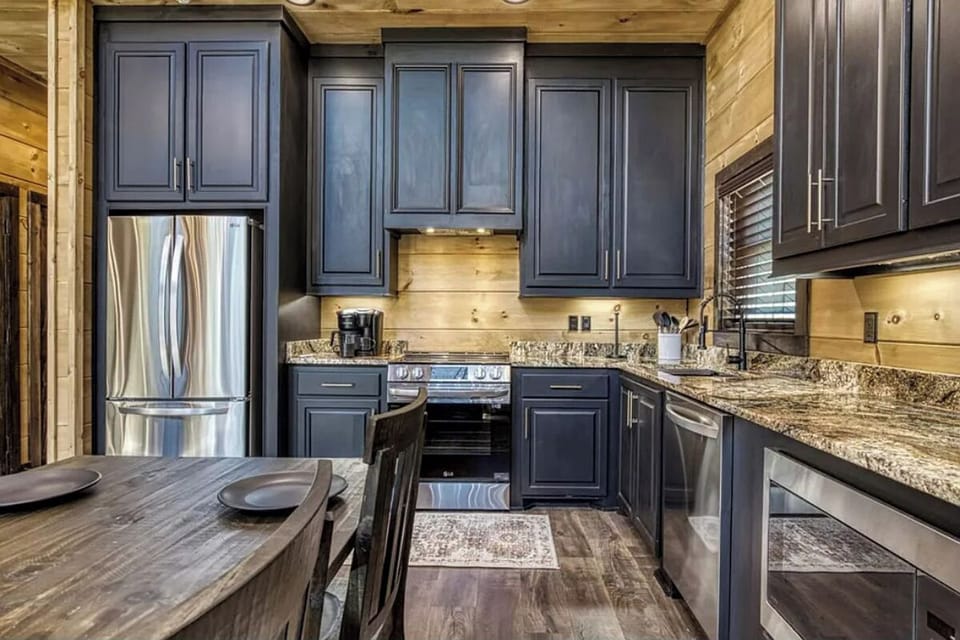 Almost Paradise's kitchen and dining area