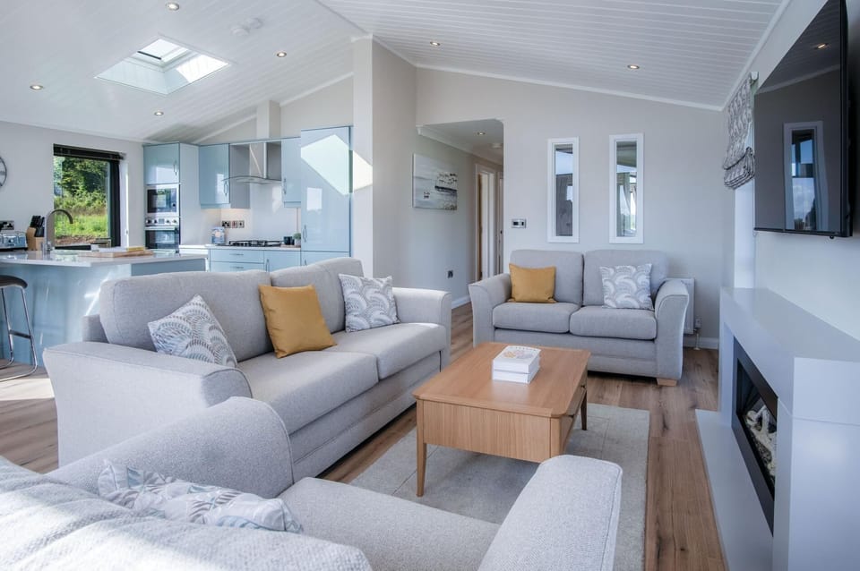 Swanlake Lodge - 3 Bedroom Holiday Home - Penally (16676)