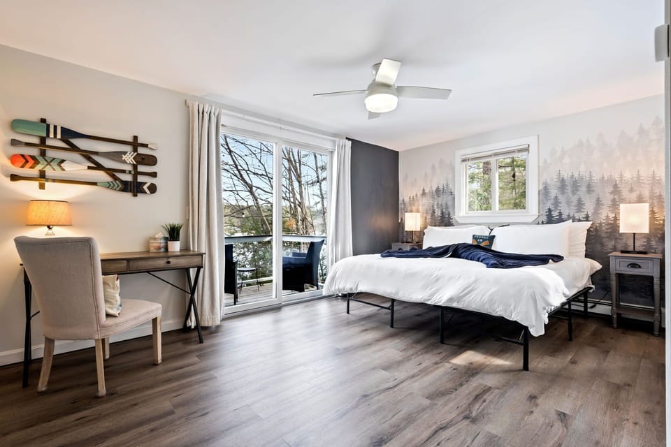 Wake up to striking views of the lake each morning.  En suite bath attached.