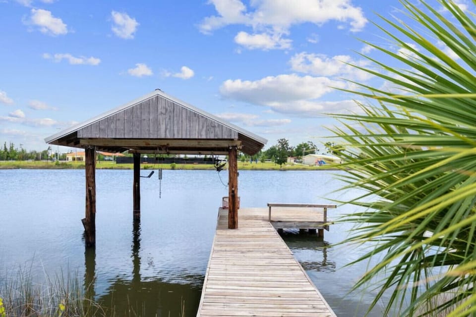 Dock, dip, and sun-sip!