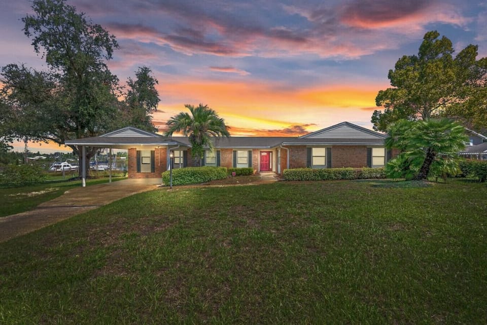 Find your nautical Nirvana at Hugh House, where sunrises & sunsets make gorgeous golden horizons
