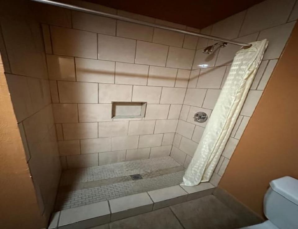 Queen Room With Two Queen Beds- Non Smoking  image 10