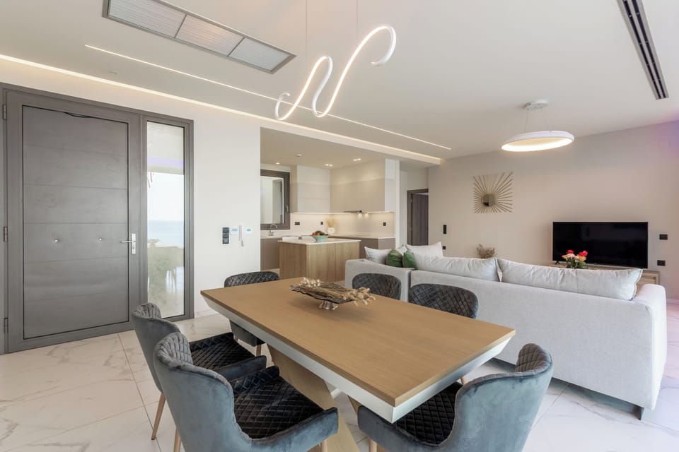 This adjacent dining table for 6 invites you to enjoy a homemade meal with your loved ones!