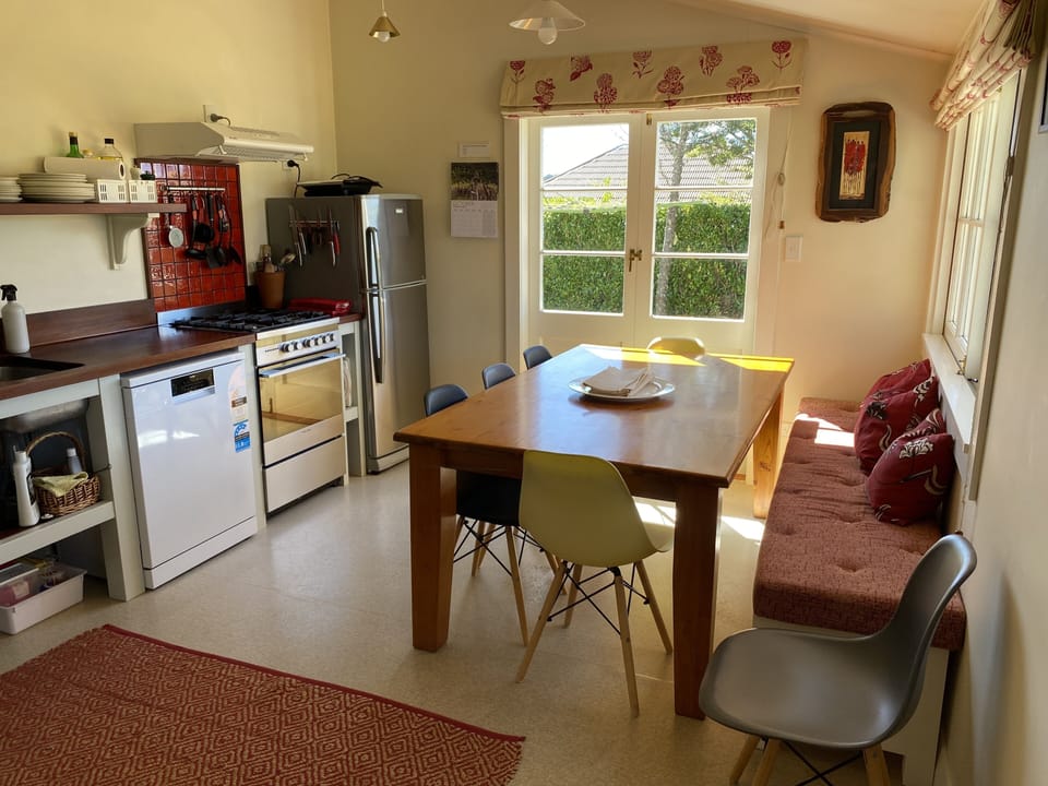 Open plan kitchen/dining