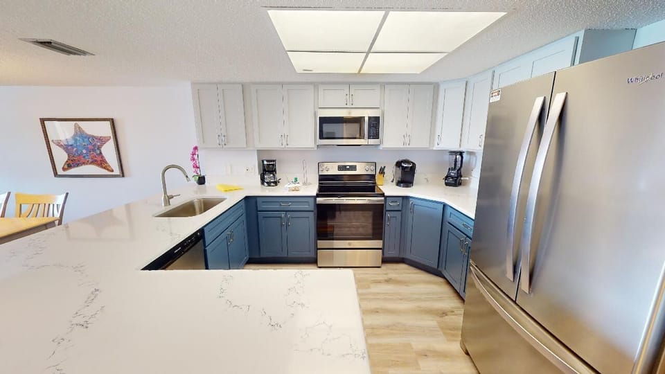 Las Brisas 402 Kitchen