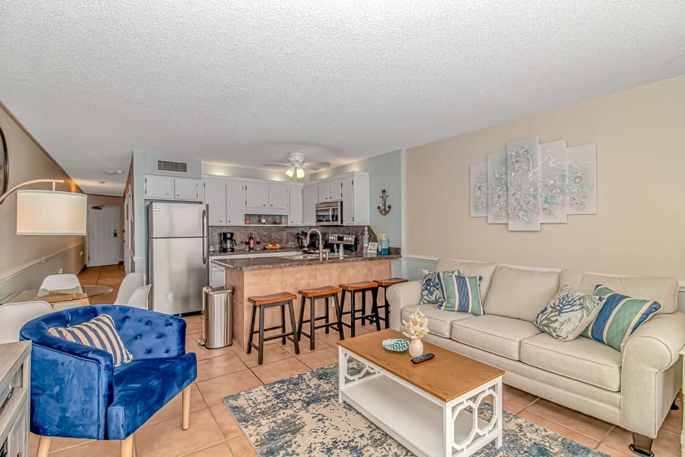 Living Room/Kitchen