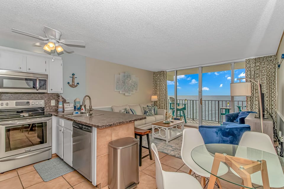Living Room/Kitchen