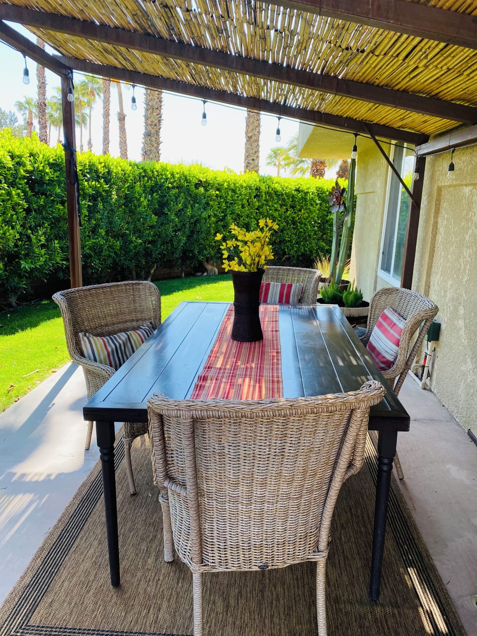Outdoor eating space. 
