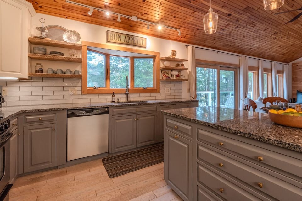 No need to worry about space, our modern, spacious kitchen is easy to navigate.