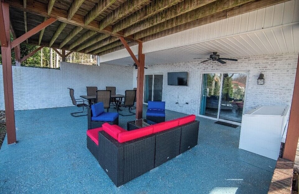 Covered patio and entertaining area