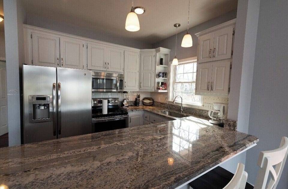 Full kitchen