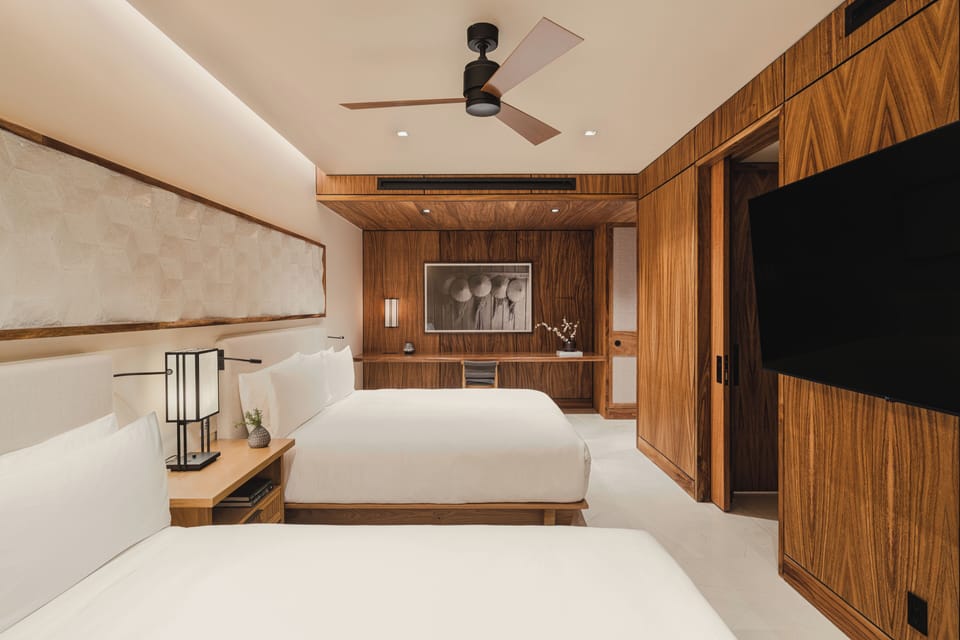 Second bedroom (2 queen and full bathroom)
