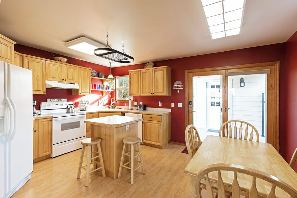 Kitchen w/ Entry Door( Main Level) 