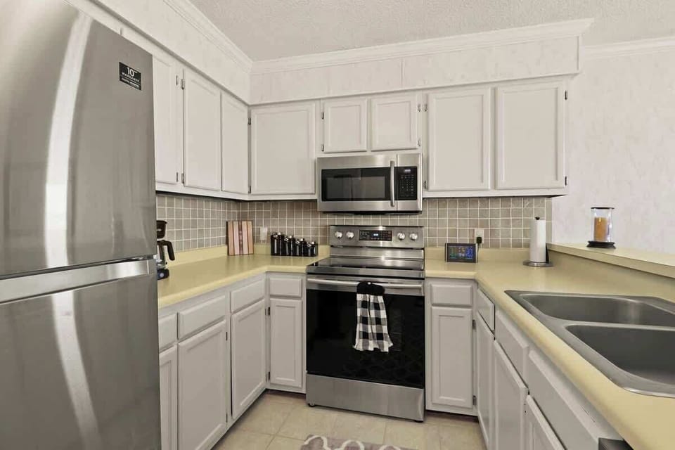 Unleash your culinary creativity in our fully stocked kitchen, complete with cookware, bakeware, and modern appliances.  #ChefModeActivated