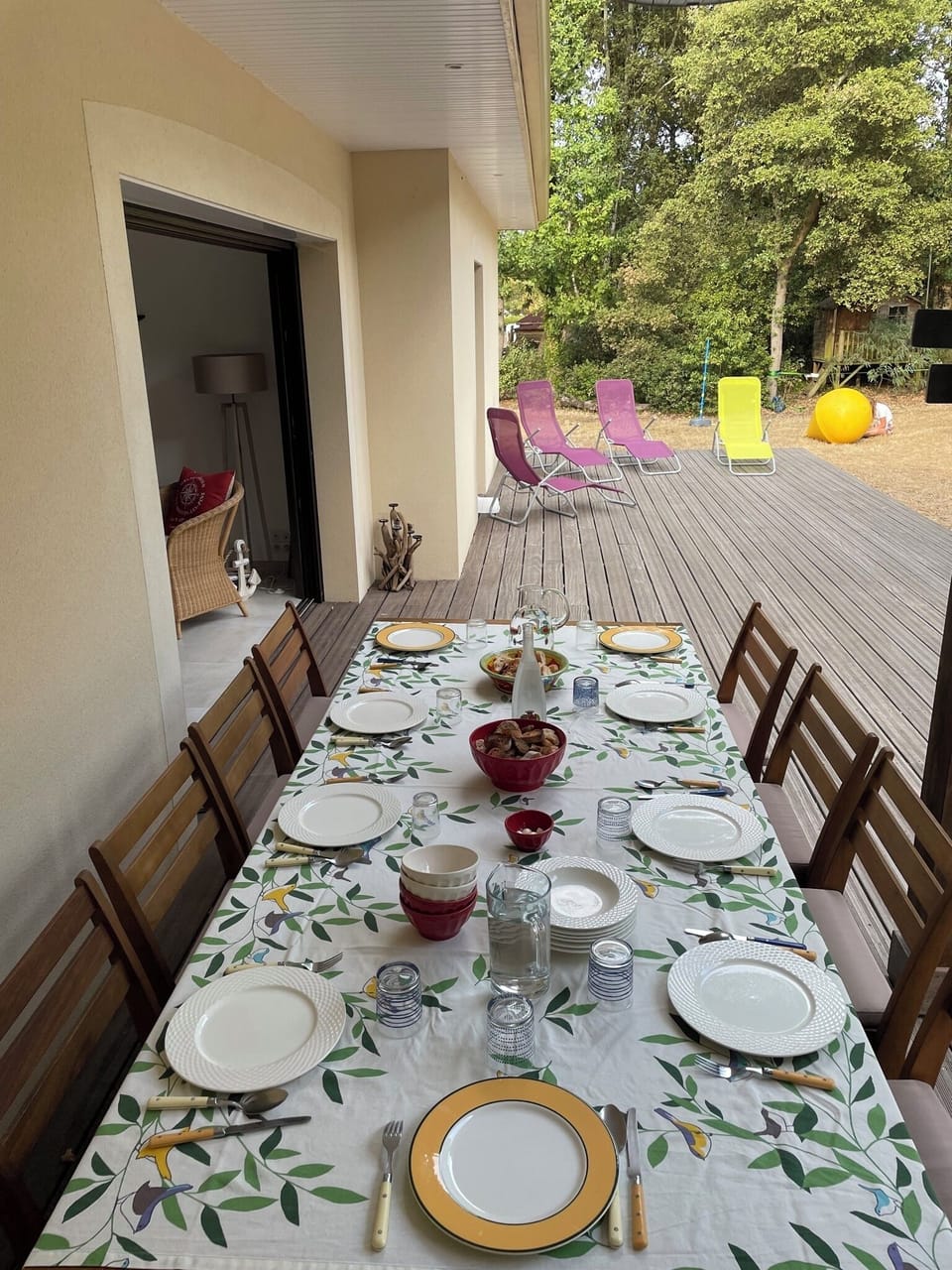 Outdoor dining