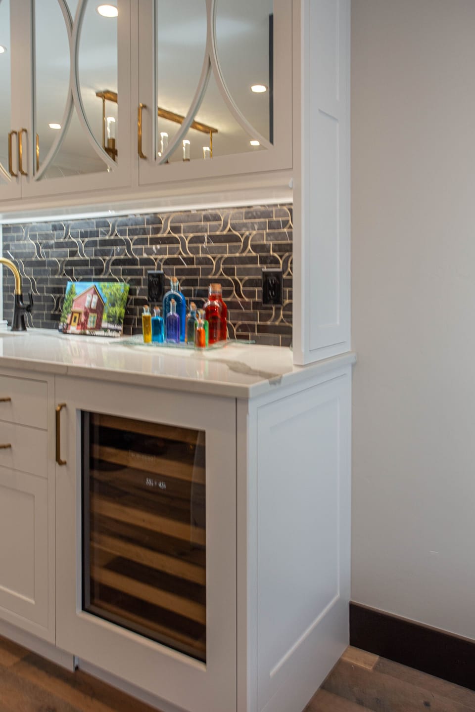 Wine bar in between kitchen and family room 