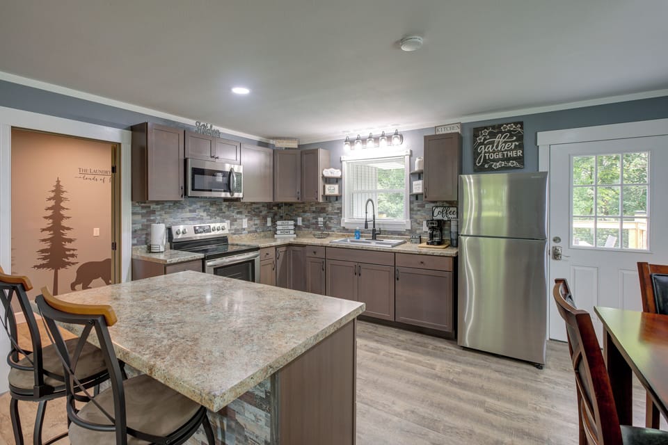 Kitchen | Equipped w/ Cooking Basics | Dishware & Flatware Provided