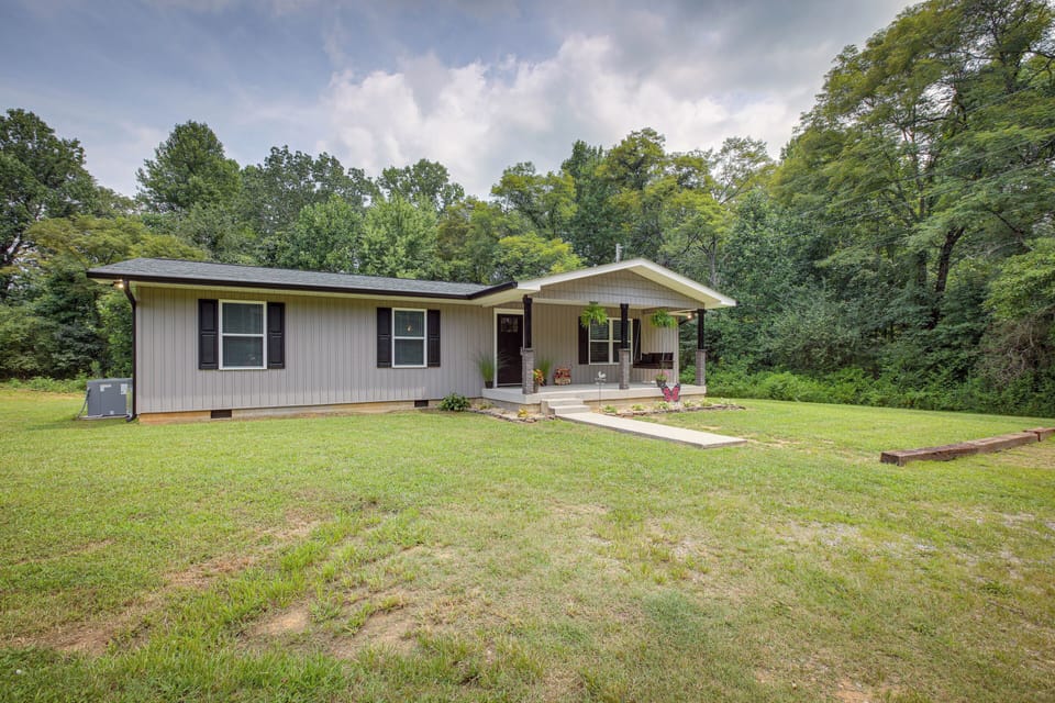 Bryant Vacation Rental | 4BR | 2BA | 1,400 Sq Ft | Stairs Required to Enter