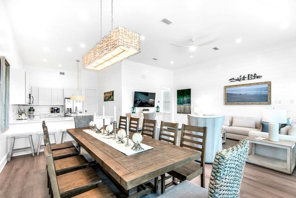 Kitchen seating for 7 as well. Did we mention outdoor dining seating?