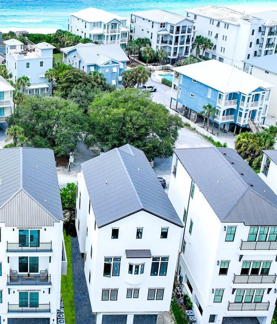 Horizon's private, beach gate is less than 50 feet away