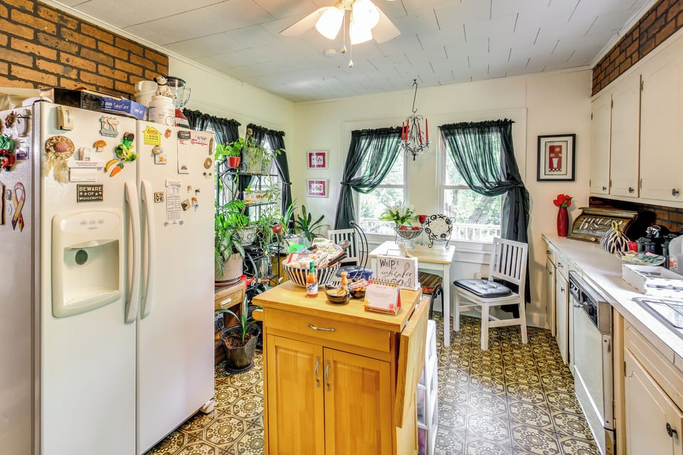 Kitchen | Coffee Maker | Spices | Dishwasher | Cooking Utensils