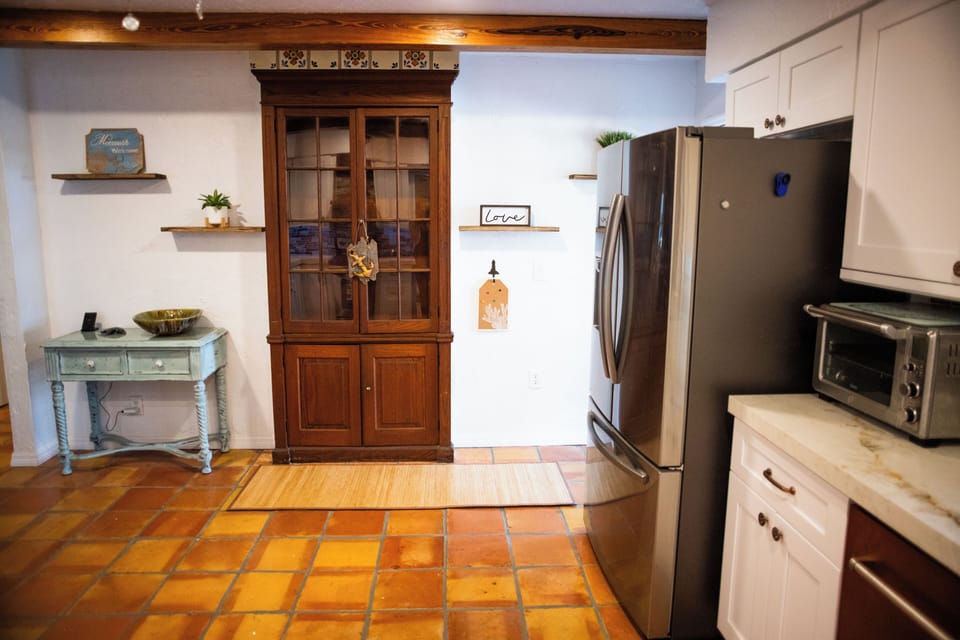 Kitchen with built-in cabinet