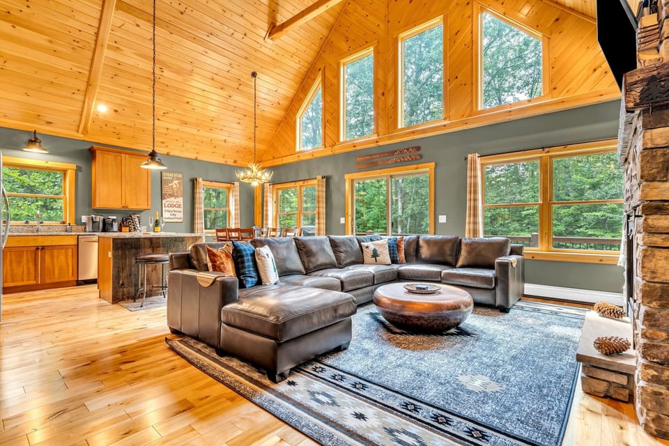 Main Level Great Room - Living/Dining/Full Kitchen With Gas Fireplace