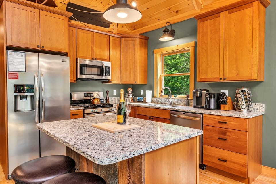 Main Level Great Room - Full Kitchen With Coffee Makers & Accessories