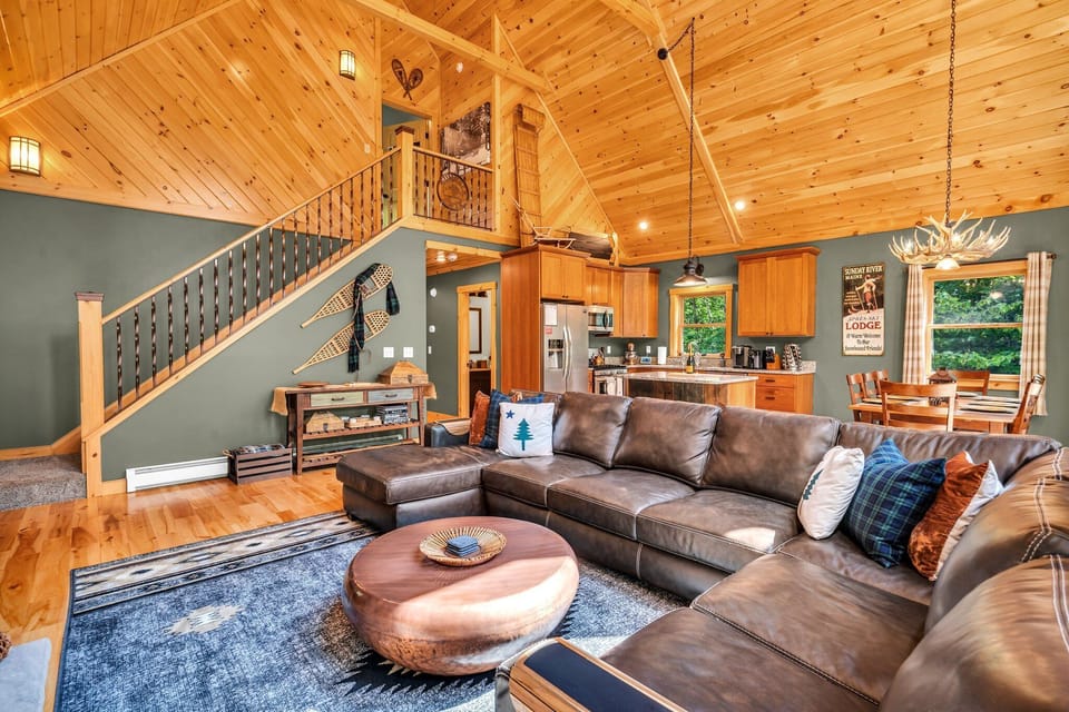 Main Level Great Room - Living/Dining/Full Kitchen With Gas Fireplace