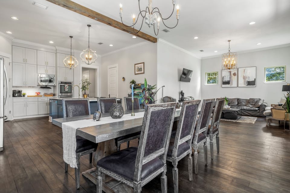 Open floorplan for Kitchen, Dining Area, and Living Room 