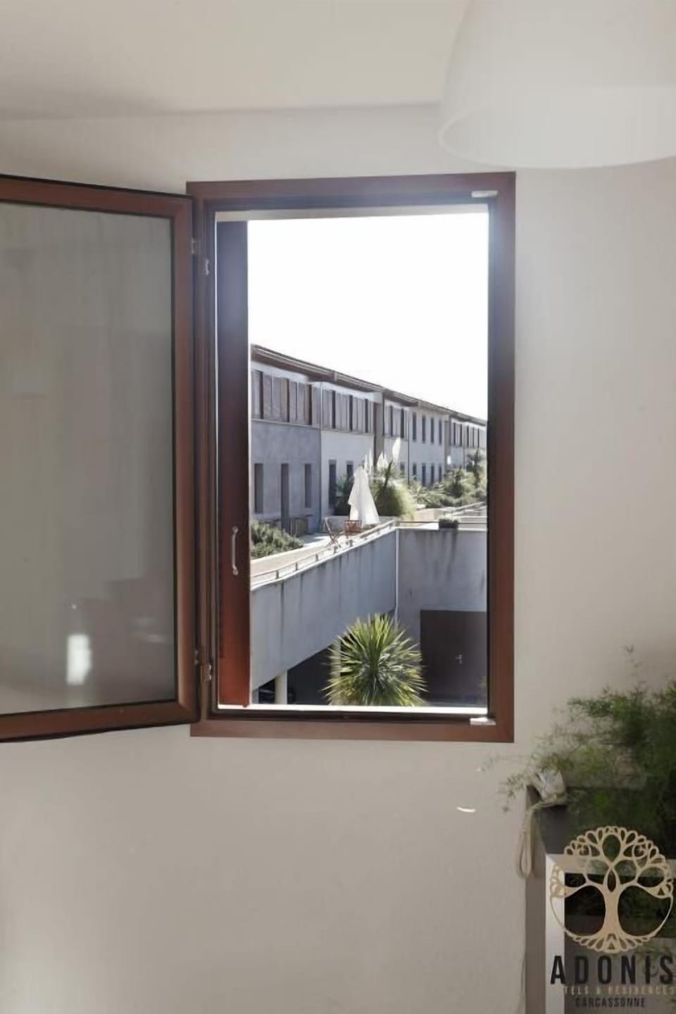 Wake up to a neighborhood view and calming natural light.