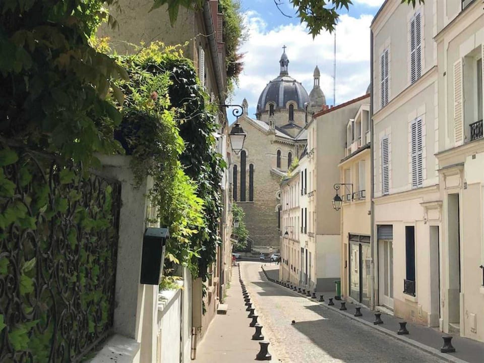 Enjoy the historic neighborhood of Butte aux Cailles.