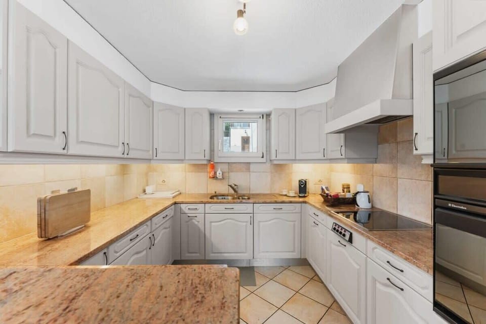 full furnished Kitchen