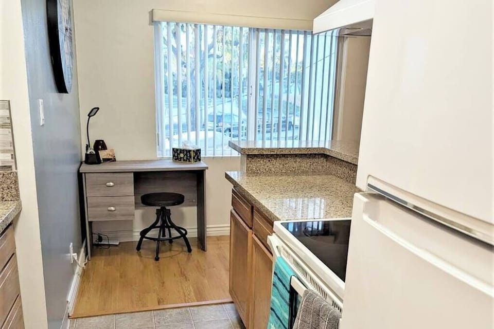 Additional desk right off the kitchen