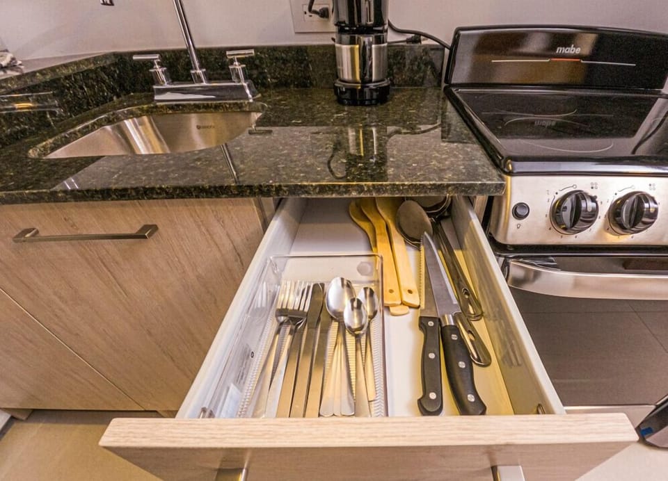 Lo esencial para cocinar.

The essentials for cooking.