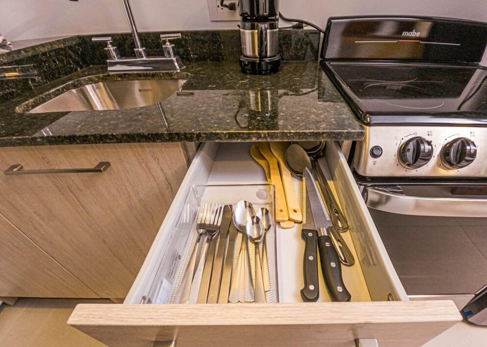 Lo esencial para cocinar.

The essentials for cooking.