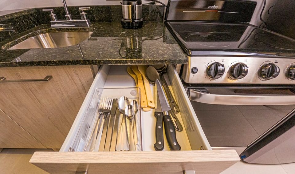 Lo esencial para cocinar.

The essentials for cooking.
