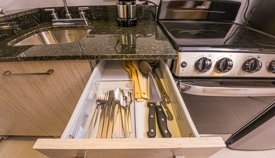 Lo esencial para cocinar.

The essentials for cooking.