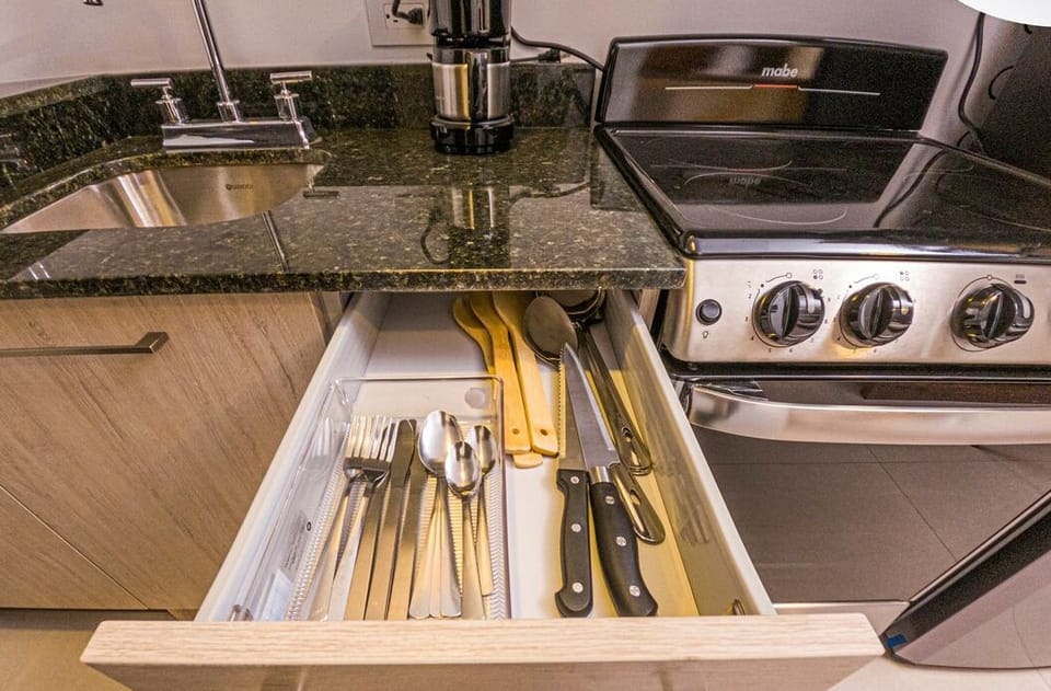 Lo esencial para cocinar.

The essentials for cooking.