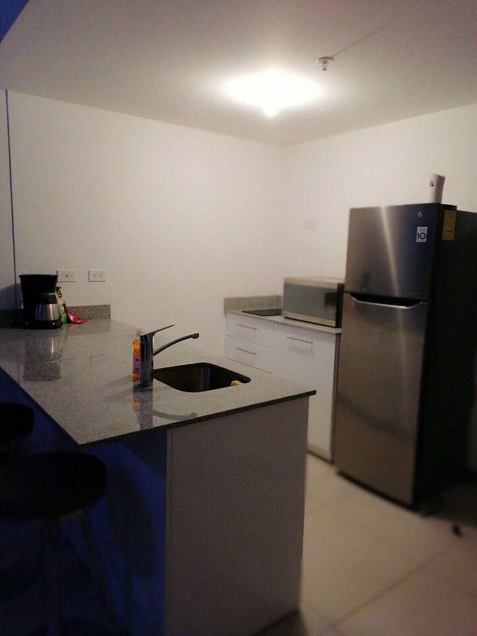 Nuestra Area de cocina con desayunador /kitchen area with breakfast area  