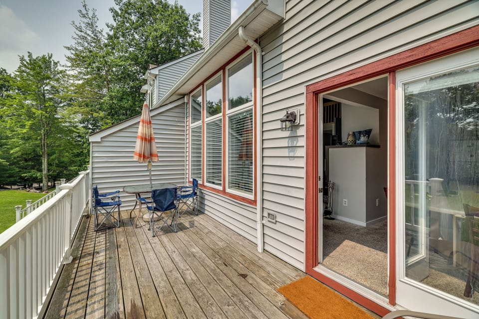 Deck | Outdoor Dining Area | Pet Friendly w/ Fee